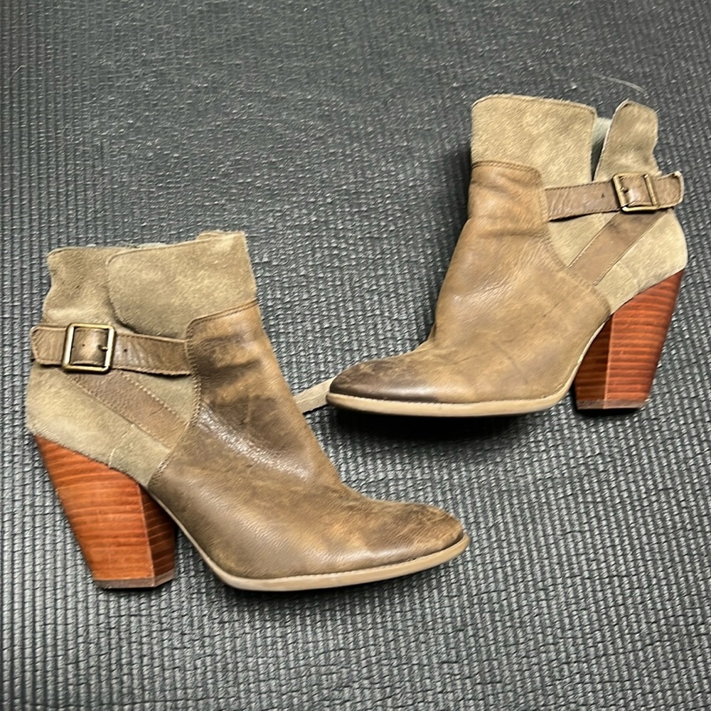 Sole Society olive green size 9 “Hollie” bootie